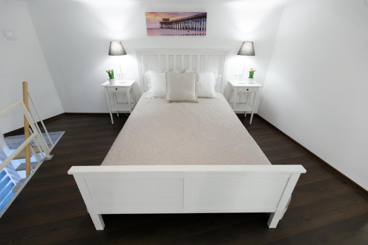 Sleek Minimalist Studio At Inner City บูดาเปสต์ ภายนอก รูปภาพ