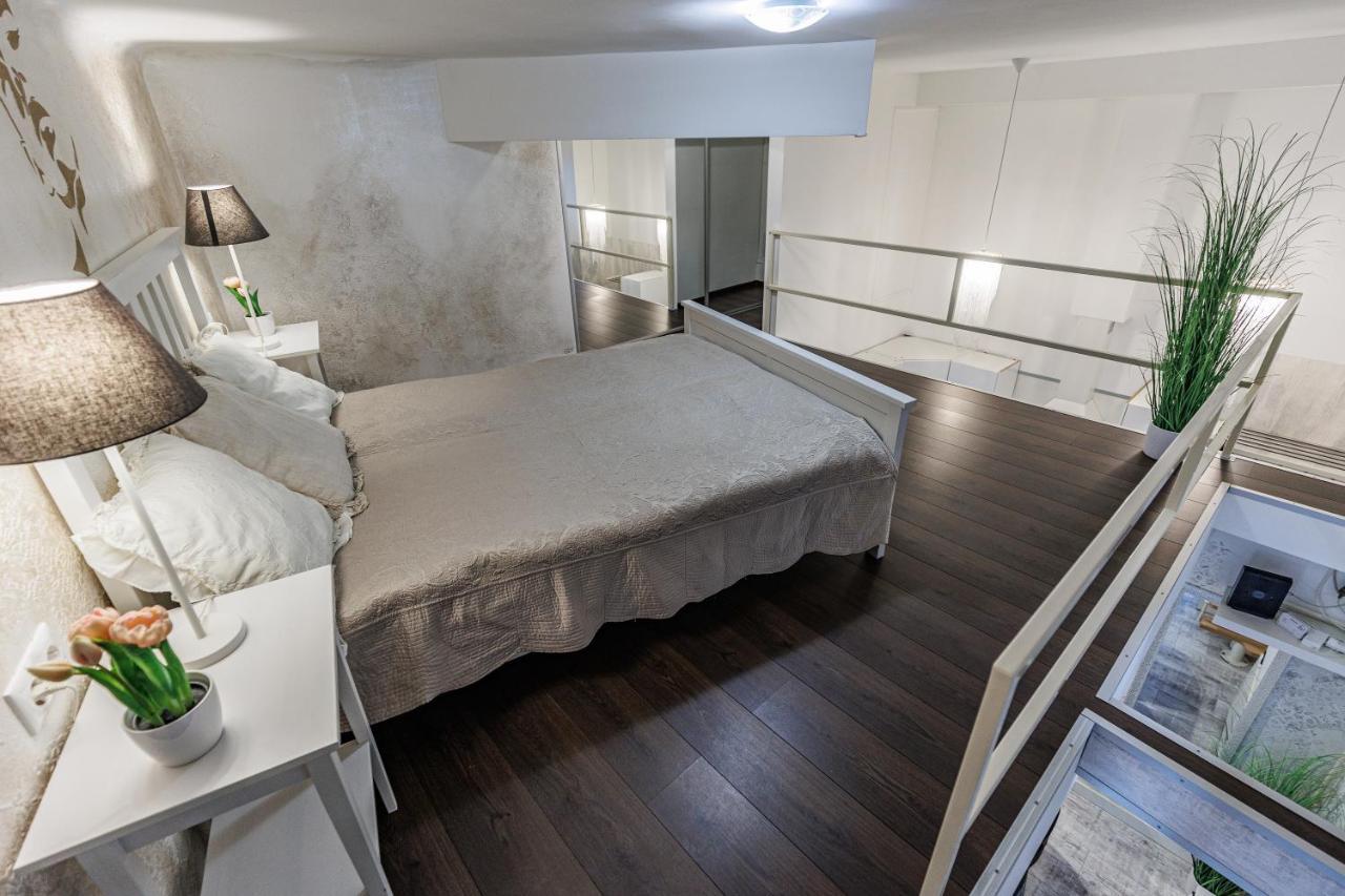 Sleek Minimalist Studio At Inner City บูดาเปสต์ ภายนอก รูปภาพ