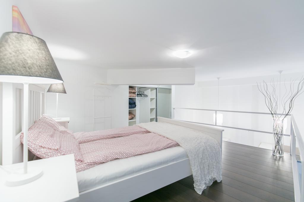 Sleek Minimalist Studio At Inner City บูดาเปสต์ ภายนอก รูปภาพ